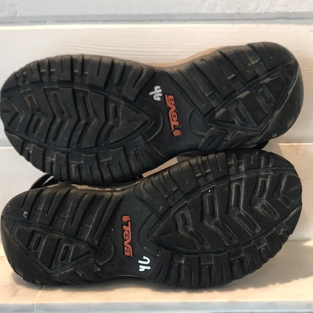 Teva 4290 Taupe Hiking Sandals 9 EUC